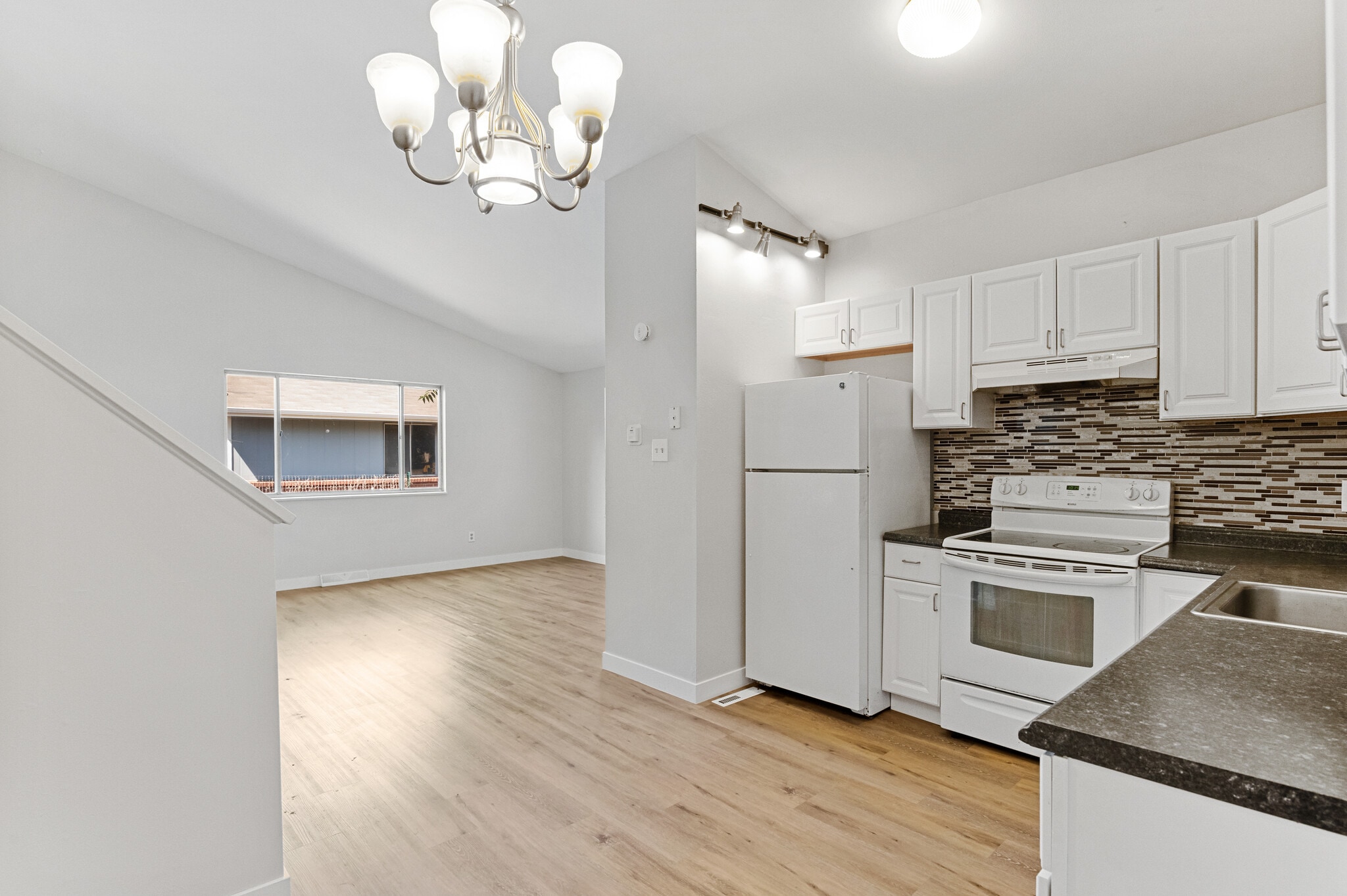 Building Photo - 9061 Osceola St