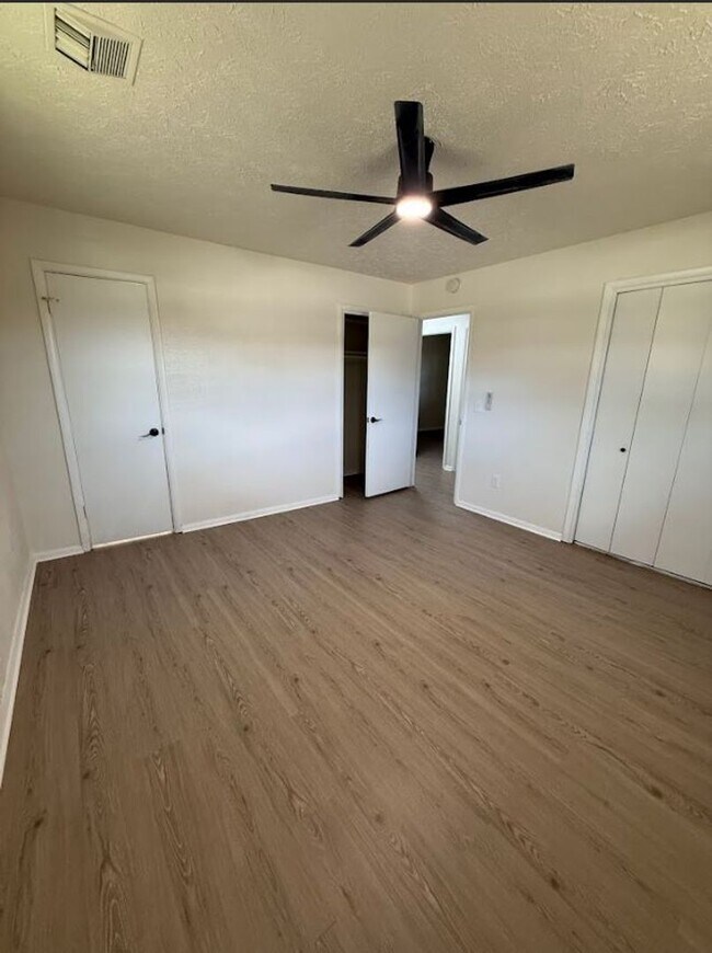 Building Photo - 5 Bedroom Rent to Own Home Available!