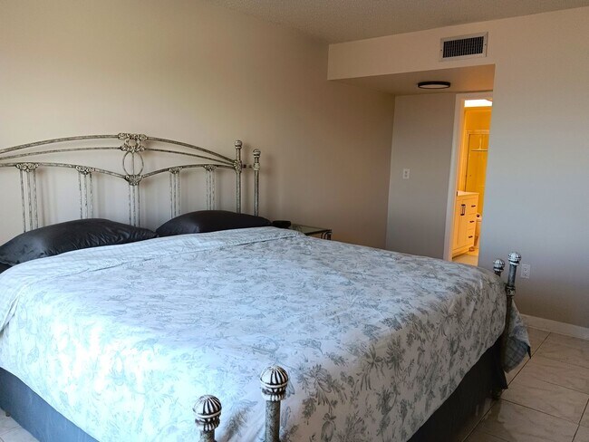Building Photo - Stunning views, great amenities for 55+ re...