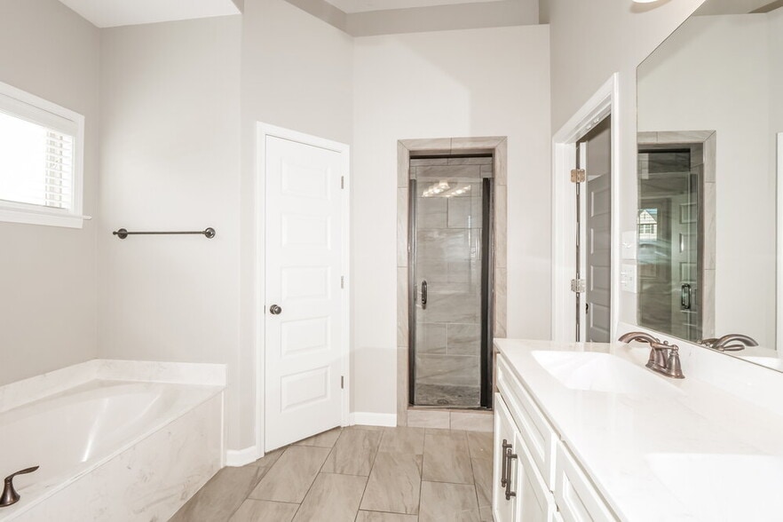 Building Photo - 5498 Riverstone Dr