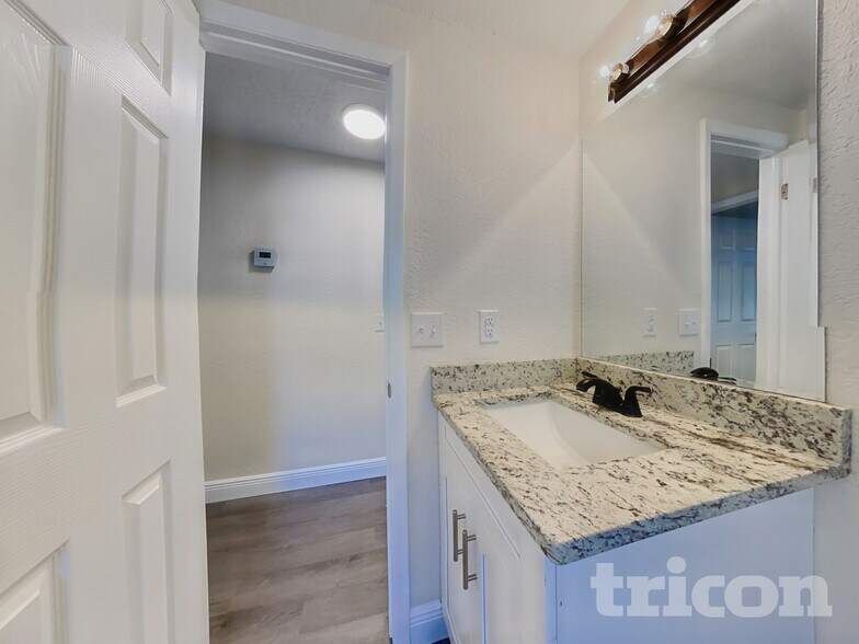 Building Photo - 15936 Winding Dr