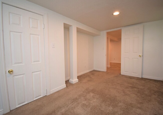 Building Photo - Cute 3 Bed 2 Bath Home in Sugarhouse!!!