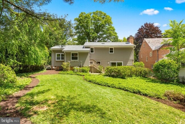 Building Photo - 1222 Noyes Dr