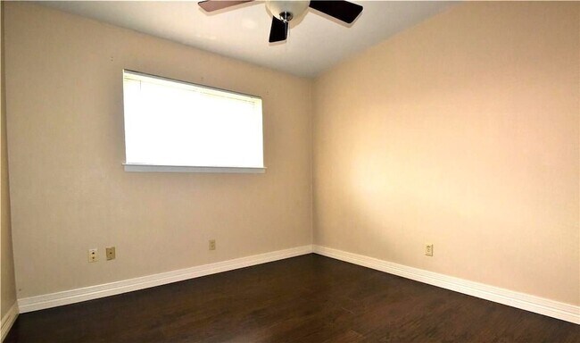 Building Photo - 508 Worcester Way