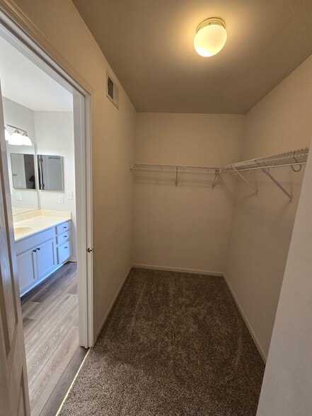 Building Photo - 22241 W Niagara Trl