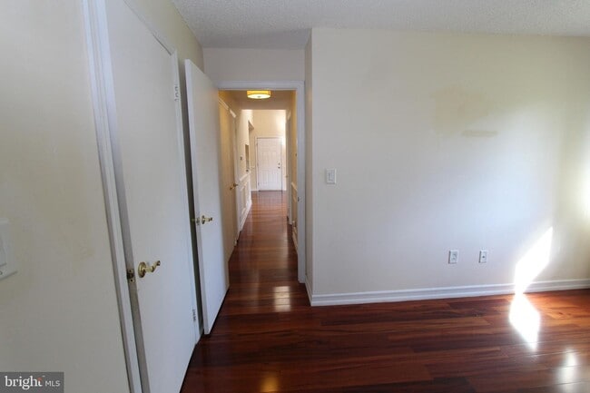 Building Photo - 208 Ravens Crest Dr