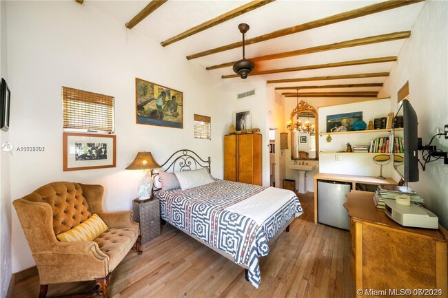 Building Photo - 681 NE 57th St