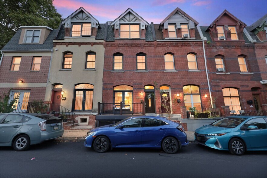 Building Photo - 4443 Sansom St