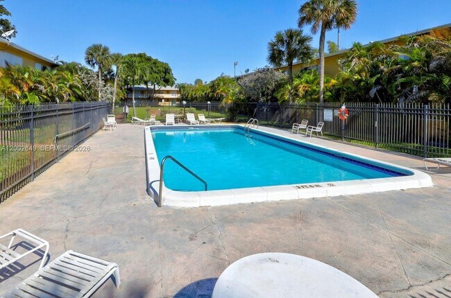 Building Photo - 610 SE 2nd Ave