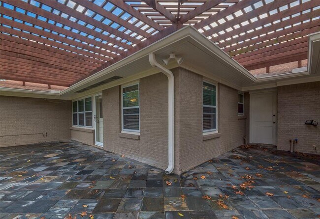Building Photo - 4710 Willowbend Blvd