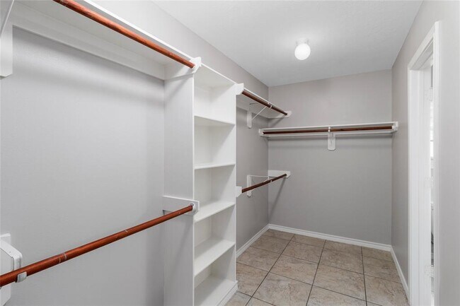 Building Photo - 910 McDaniel Dr