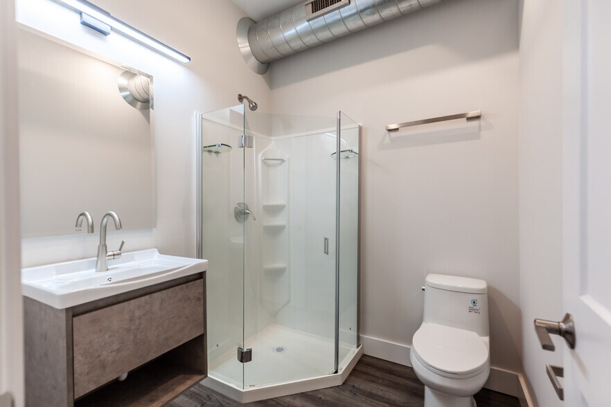 Bathroom - 722 E McMillan St