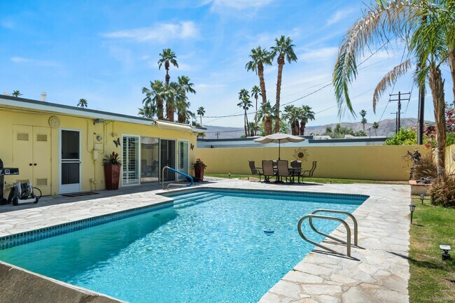 Building Photo - 74460 Fairway Dr