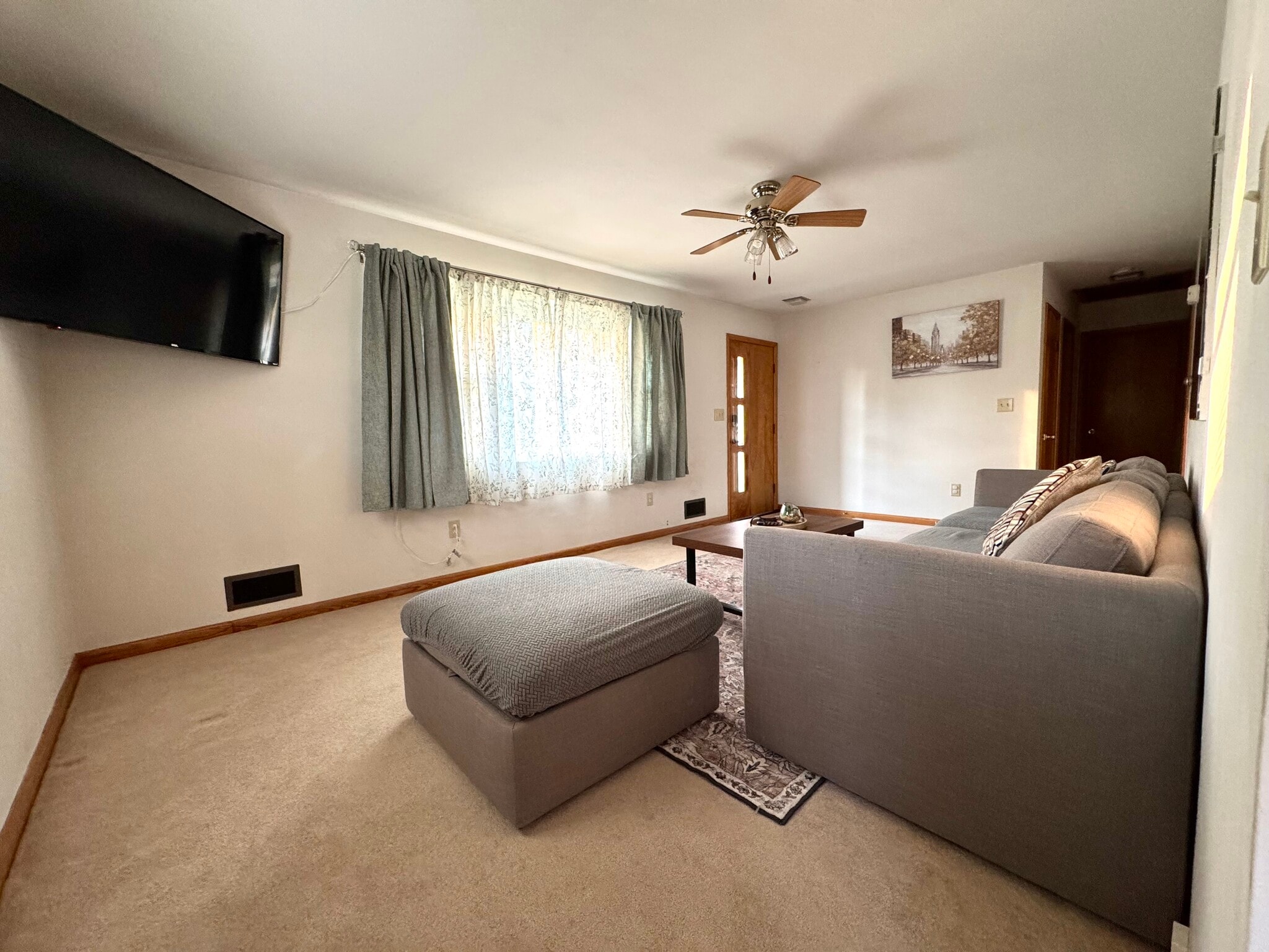 Living room - 33 Millbrook Rd