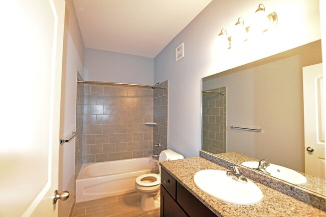 Building Photo - 3 Bedroom, 2 Bath, End-Unit condo style re...