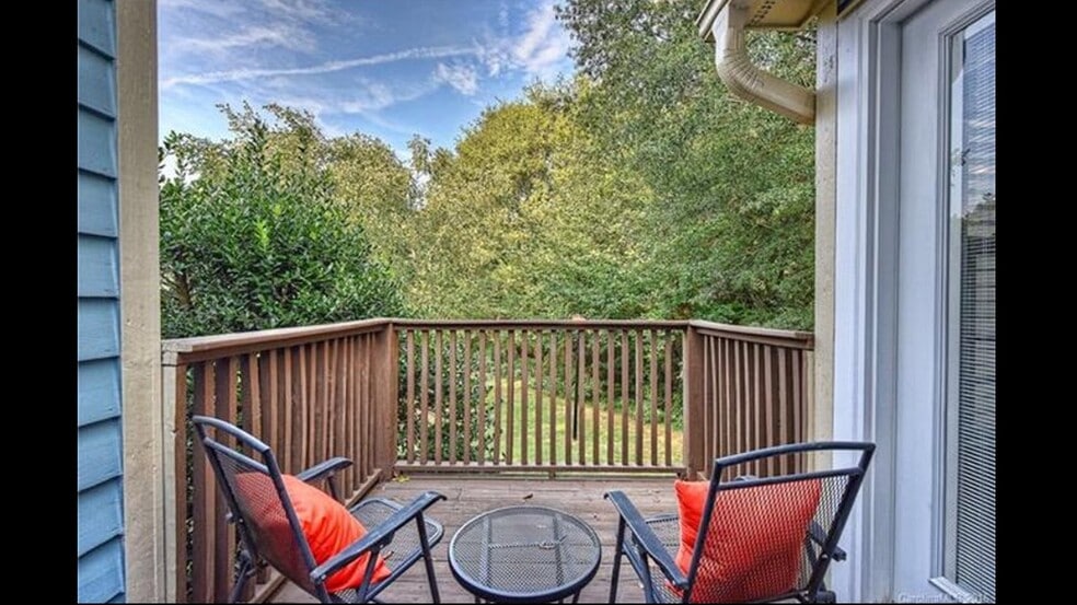 Building Photo - 3300 Selwyn Farms La