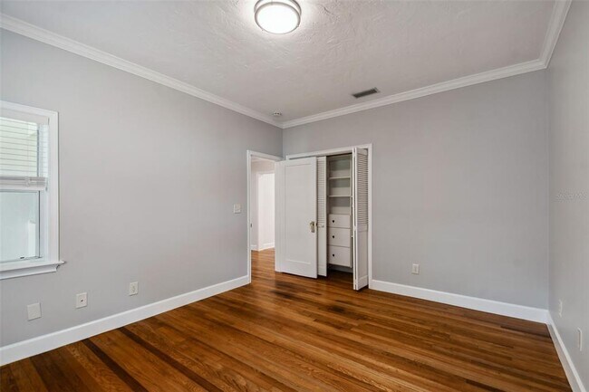 Building Photo - 2918 W Coachman Ave