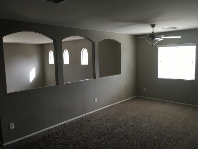 Building Photo - 3 Bed 2.5 Bath home!!