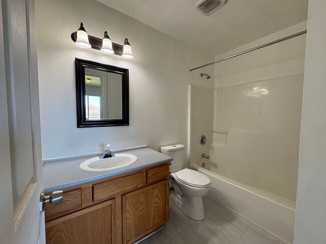 Building Photo - BH T 1335