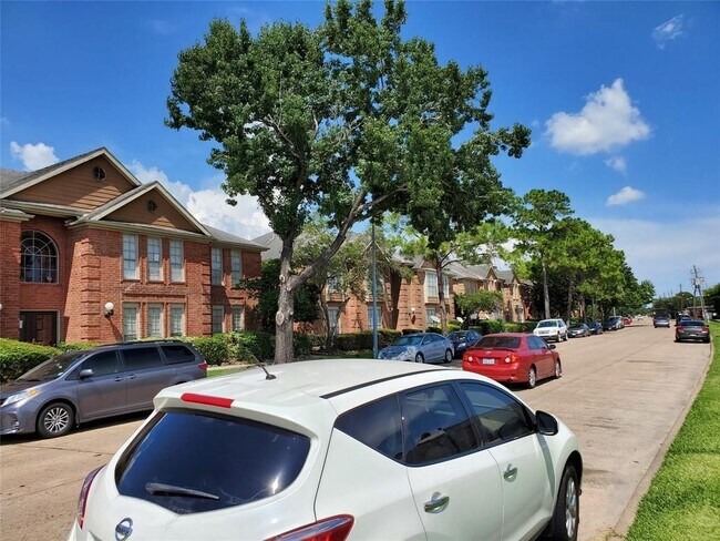 Building Photo - 12100 Overbrook Ln
