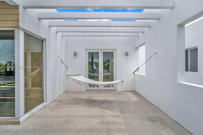 Building Photo - 7457 NW 101 Ave