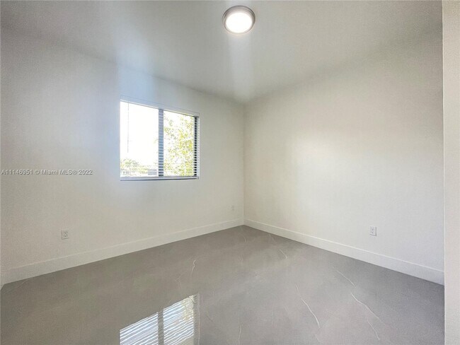 Building Photo - 3096 NW 27th St