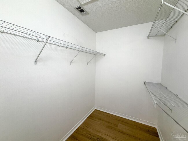 Building Photo - 8005 Stonebrook Dr