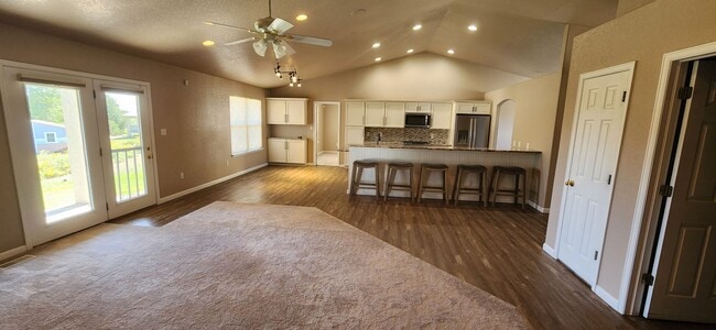 Building Photo - ALL PROSPECTIVE TENANTS MUST SUBMIT A $58 ...
