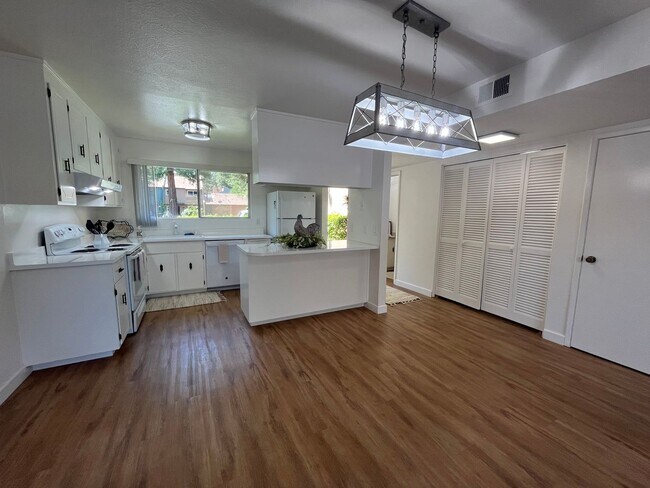 Building Photo - Charming 2-Story Condo on Greenbelt-$500 O...