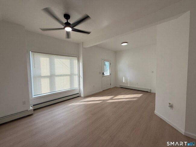 Building Photo - 8-12 Sterling St