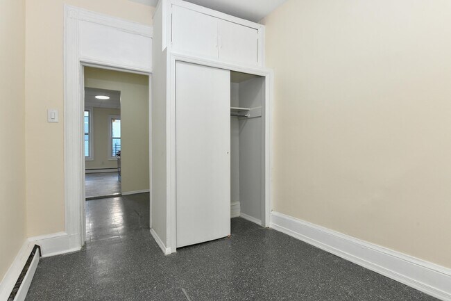 Building Photo - 531 28th St