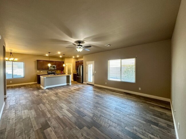 Building Photo - Gorgeous 3 bedroom, 2 bathroom home with 3 car garage