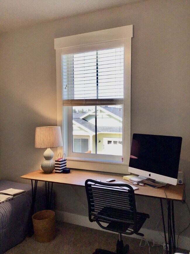 Building Photo - FOR RENT - Furnished 3 bed, 2 bath NorthWest Crossing Modern Townhome