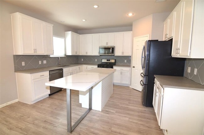 Building Photo - 916 Brighton Pl
