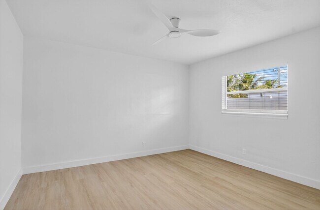 Building Photo - 529 NE 18th St