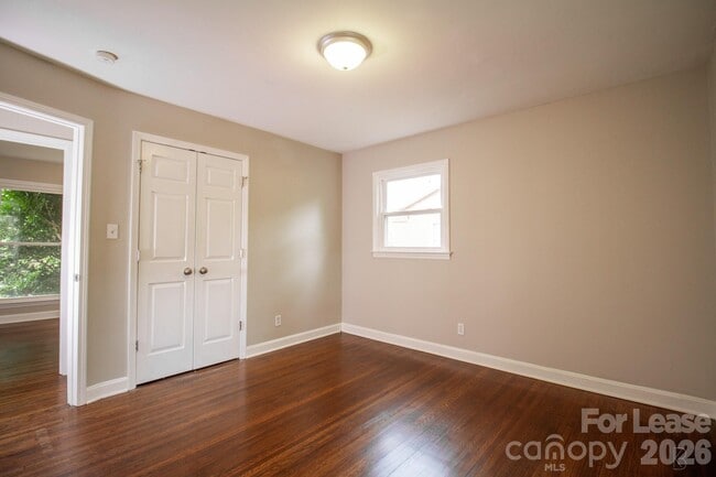 Building Photo - 4021 Crestridge Dr