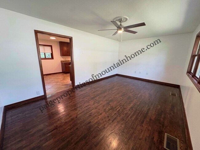 Building Photo - 702 Thorn St