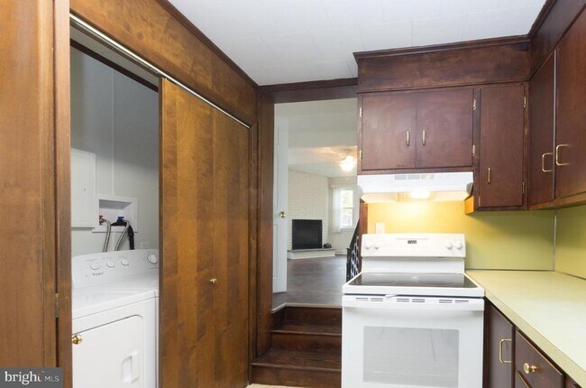 Building Photo - 431 Main St