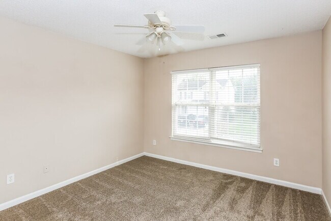 Building Photo - 8810 Laurel Run Dr