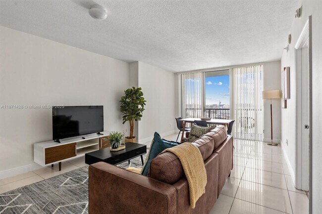Building Photo - 1750 N Bayshore Dr