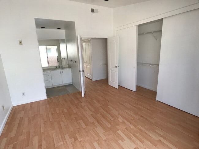 Building Photo - Del Mar Highlands adjacent : Spacious Upgr...