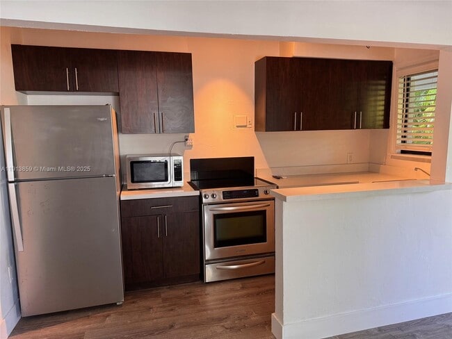 Building Photo - 570 NE 69th St