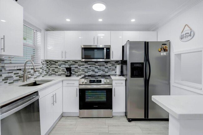 Building Photo - 8300 Sunrise Lakes Blvd