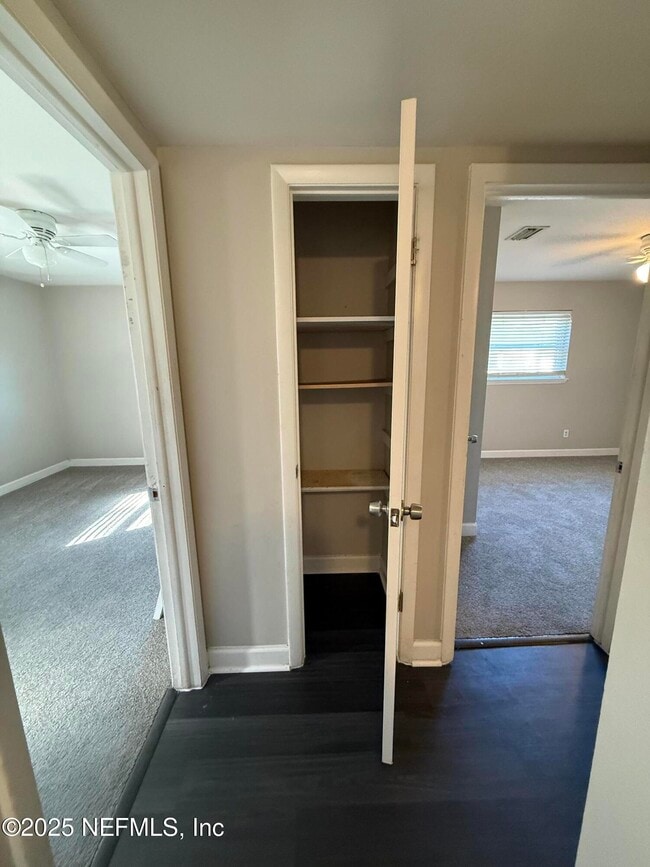 Building Photo - 10914 Indies Dr N