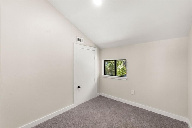 Building Photo - 41 Harbour Row Dr