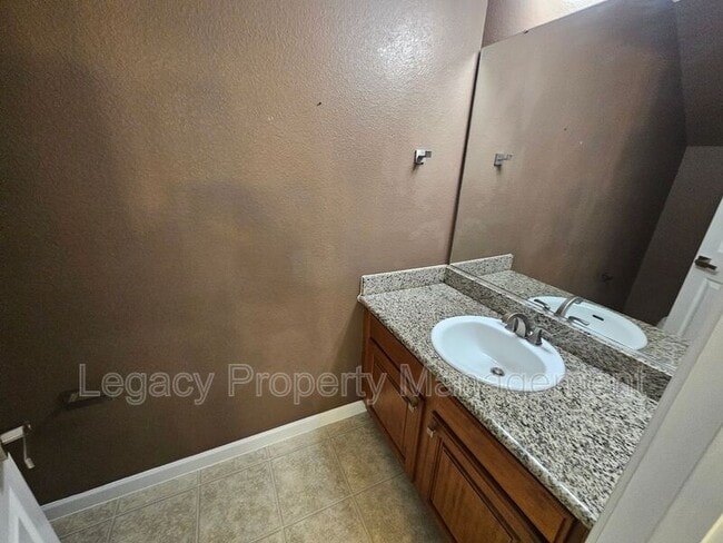Building Photo - 312 Walnut Crossing Dr