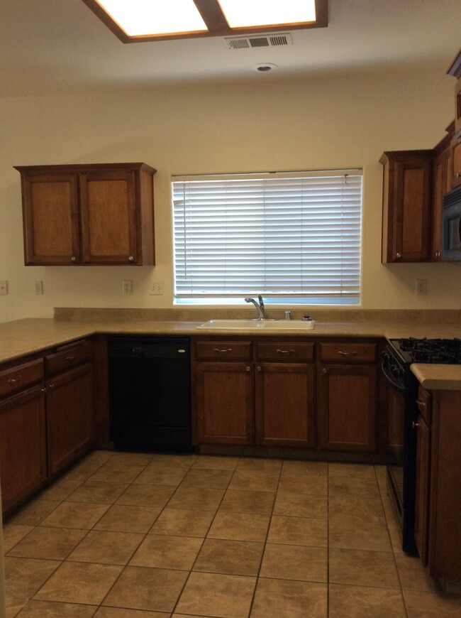 Building Photo - Like New Home in the Hurley School District!