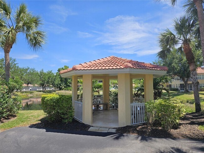 Building Photo - 904 Casa Del Lago Way