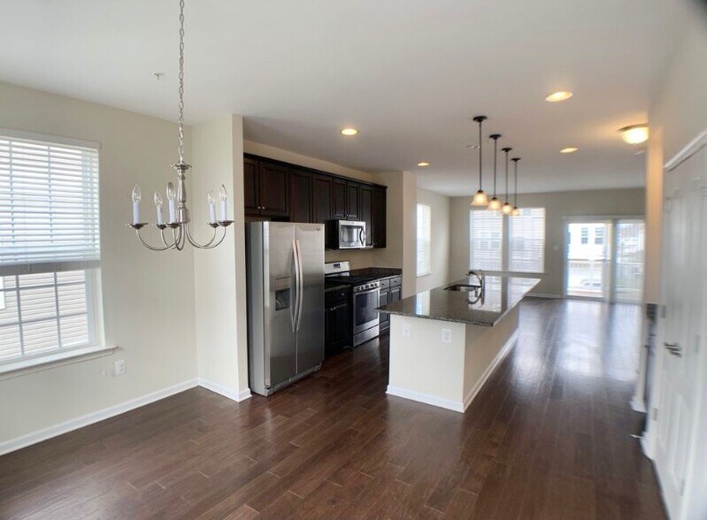 Building Photo - 512 Cobble Dr