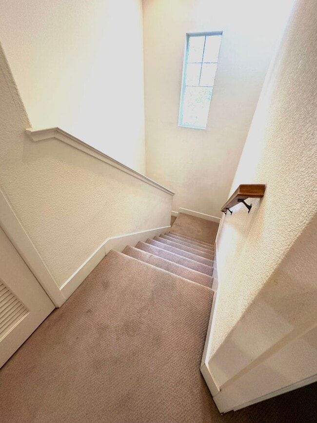 Building Photo - Welcome to modern luxury living in the heart of Midtown Sacramento!